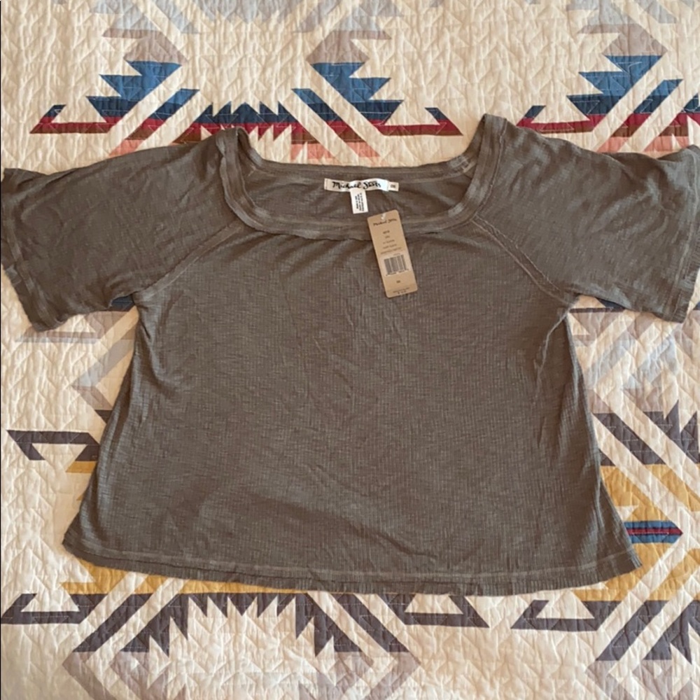 Women’s scoop neck crop top